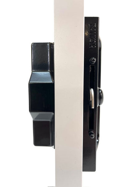4 - 8630 Lockable sliding door lock